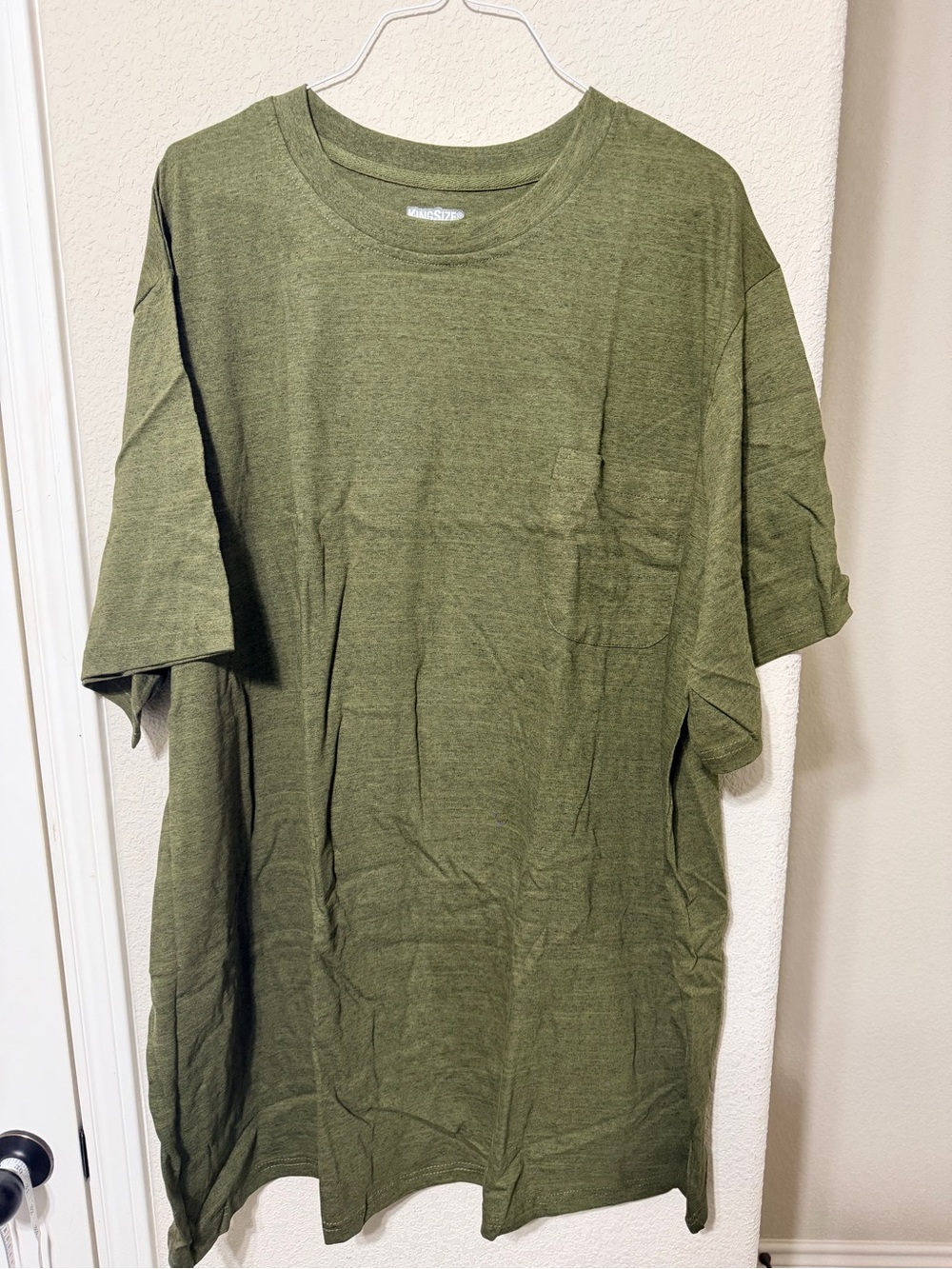 Men's Short Sleeve Pocket Tee in Heather Olive Green